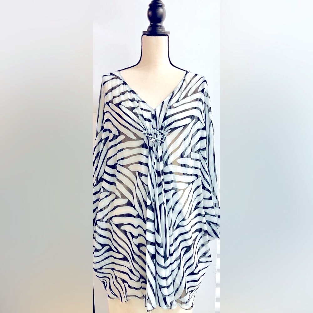Like-New Luxury Poolside Cover-up Black/White/Sea-foam Green Zebra-like Print